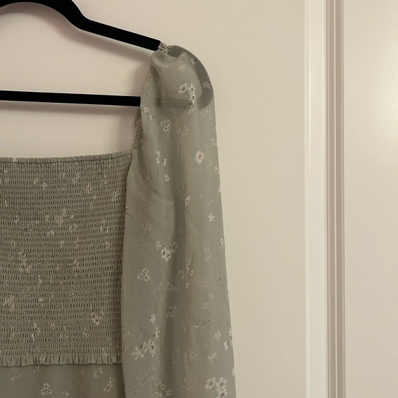 aritzia wilfred sage green villa tempest dress with white flowers - Picture 4 of 15